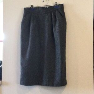 Elegant Gray Women's Skirt. Size 13-14